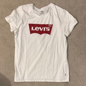 Levi’s tee
